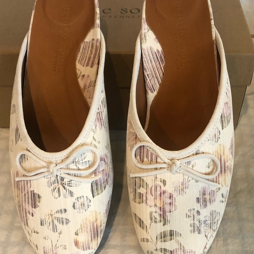 Kenneth Cole Gentle Souls beige bow slide